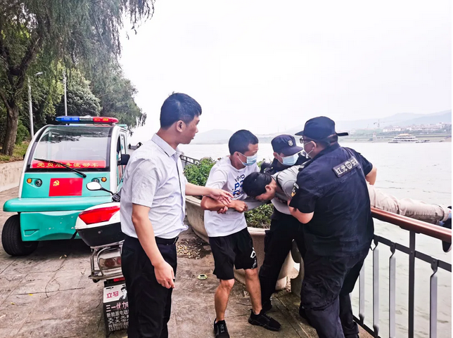 湖南駿達集團有限公司,長沙城市交通,校車運營,安保服務,新能源科技