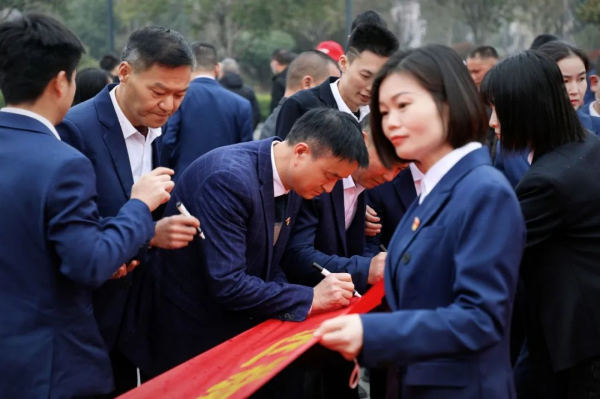 湖南駿達集團有限公司,長沙城市交通,校車運營,安保服務,新能源科技